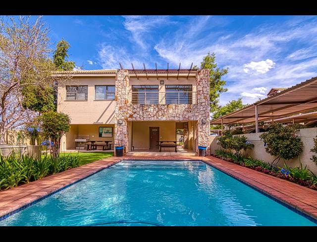 2 BEDROOM APARTMENT FOR SALE IN BRYANSTON